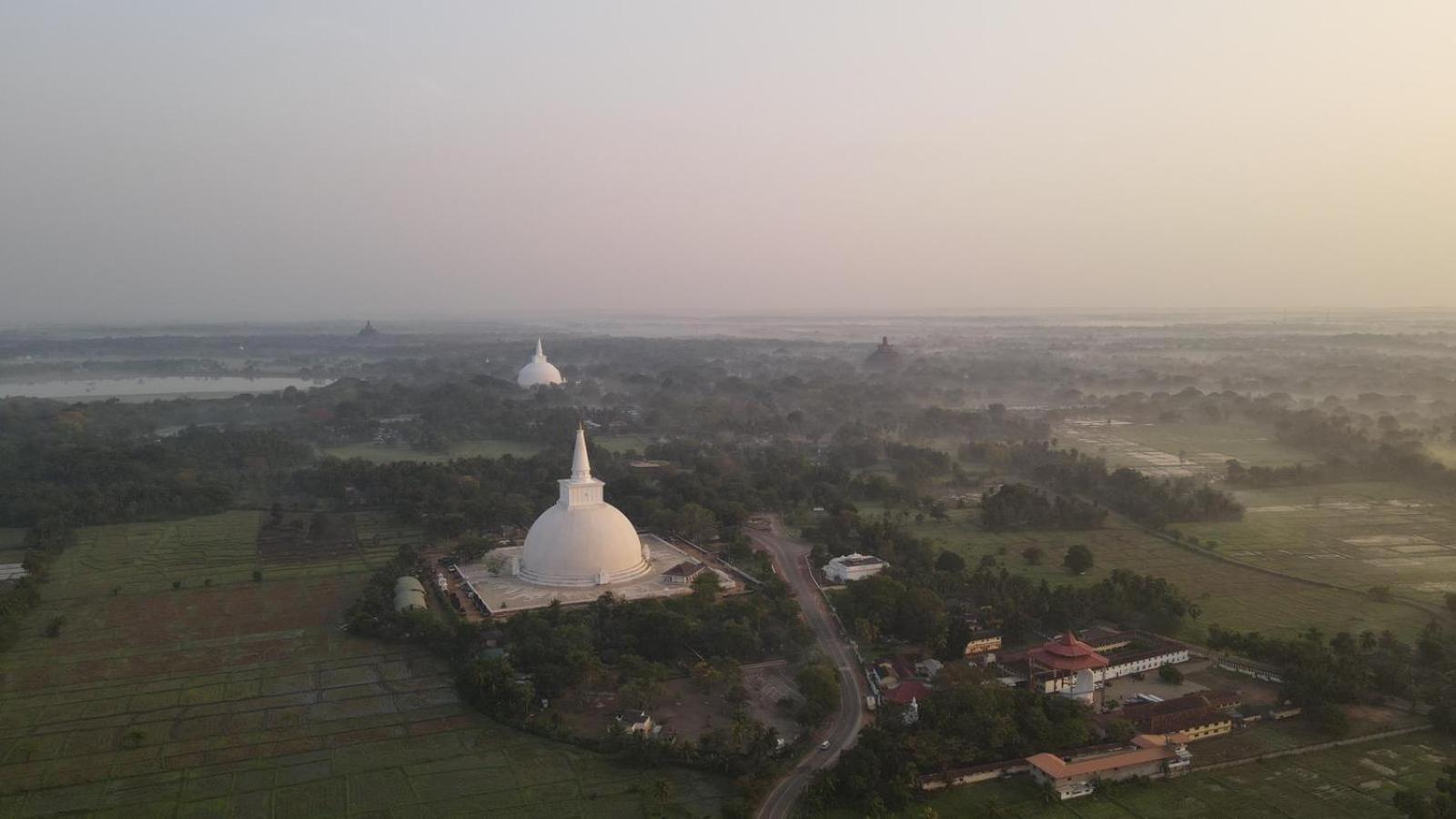 Hotel Ehala Family Rest Anuradhapura Exterior foto